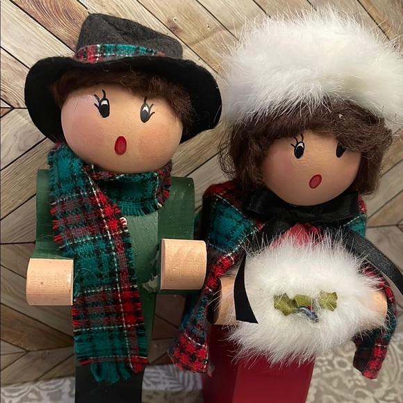 Vintage wood block Festive Wooden Figurines hand painted Christmas carolers. 8” - Picture 6 of 6